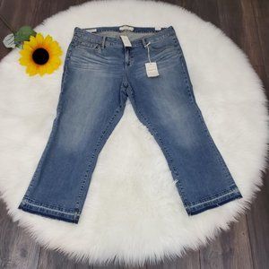 Torrid Jeans NWT NEW Distressed Fringe Capris